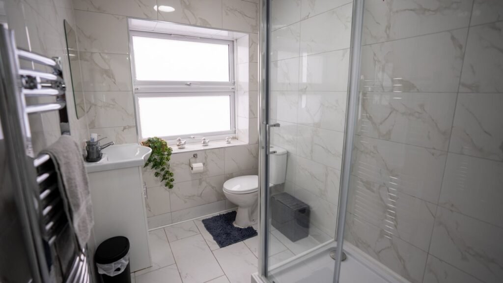 Tulip House bathroom